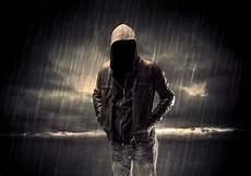 雨中图片伤感一个人男