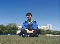 衣襟带花 岁月风平典故